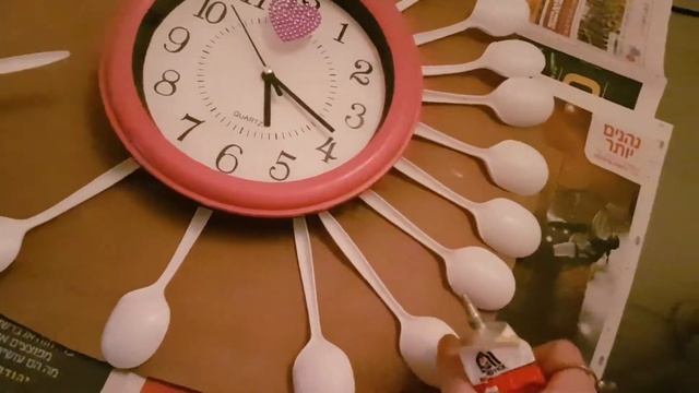 оригинальный декор  часов=из  12 ложек     часть -1 смотреть онлайн