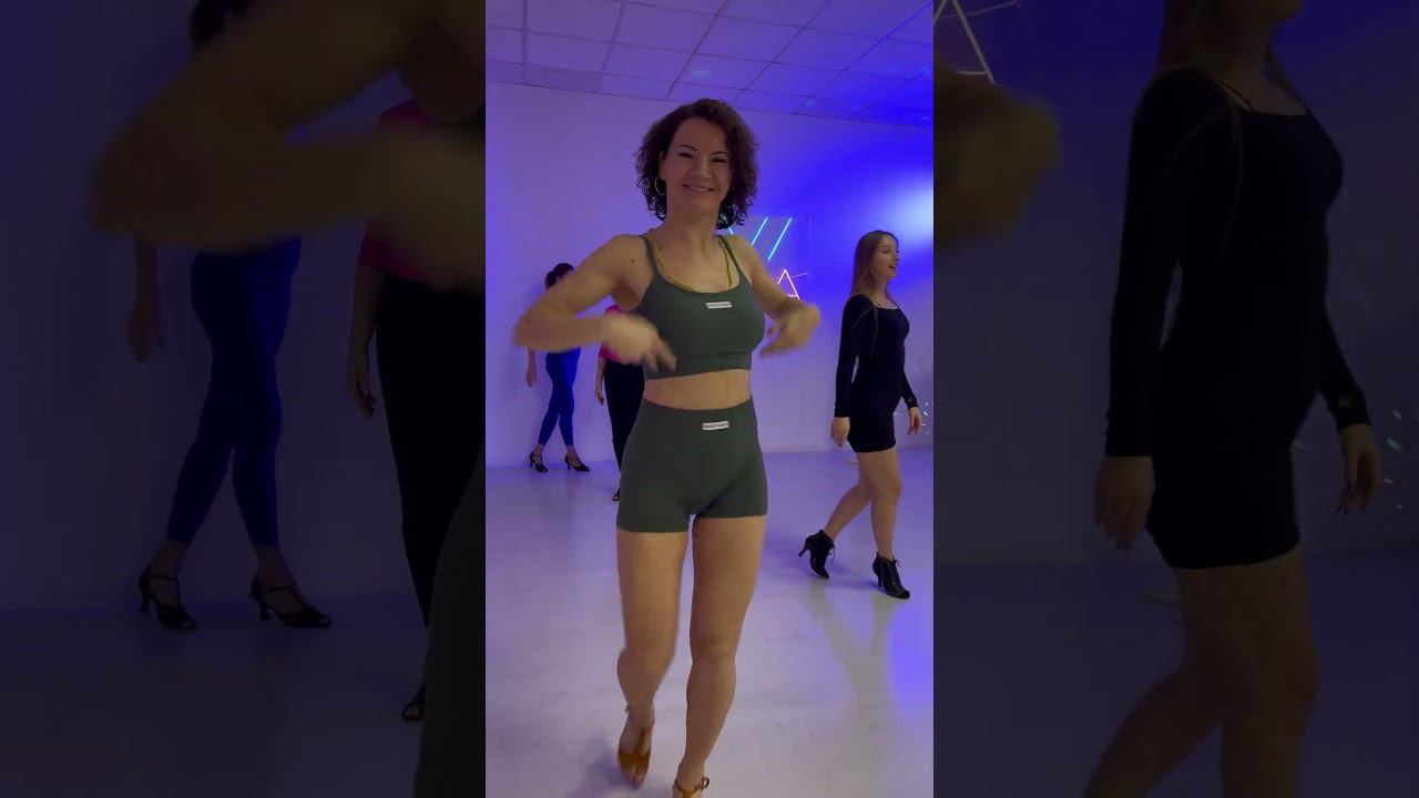 Думаете, просто? Вращения в бачате|Bachata lady style |Rompe-Reggaeton Niños|#бачата #бачатамосква