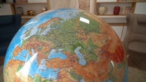 Самовращающийся физический глобус 130 см, на пластиковой подставке