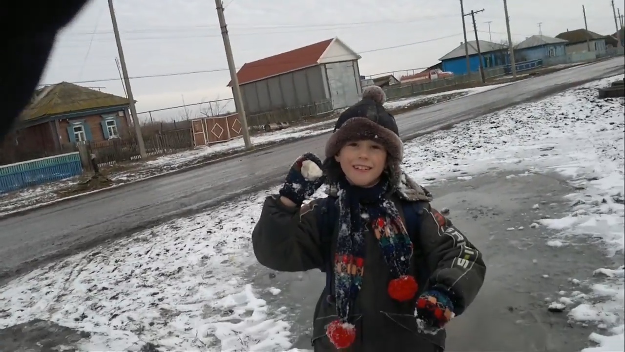 Борзый школьник кидается снежками смотреть онлайн