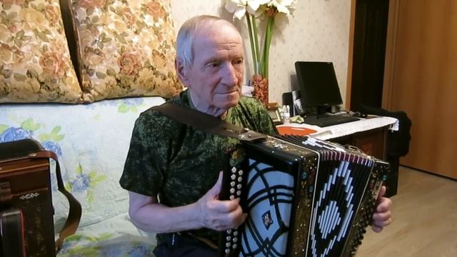 Когда нет скрипки - он играет на хромке! Гармонист Пётр Васильевич Ивлев смотреть онлайн
