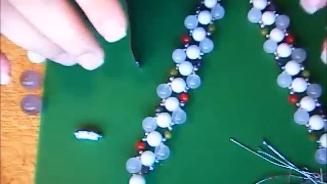 Делаем колье с плетеными вставками и кулоном,урок 8 смотреть онлайн