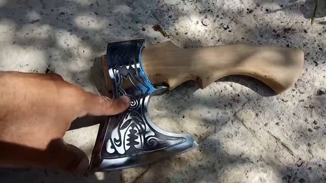 Дизайнерский кулачный топор на топорище из дуба