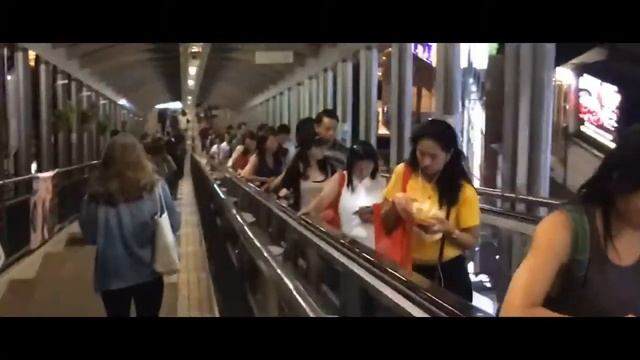 THE LONGEST OUTDOOR ESCALATOR IN THE WORLD: The Central-Mid levels escalator in Hong Kong смотреть онлайн
