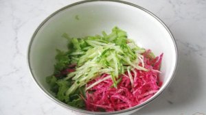 Салат из  редьки с помидорами и огурцами