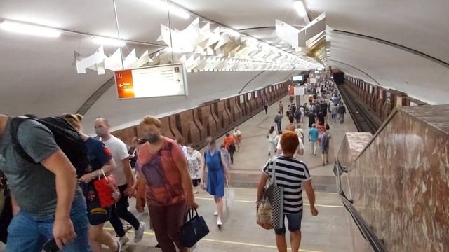 НОВОСИБИРСК 4К / МЕТРО В ЧАС ПИК/СТАНЦИЯ ПЛОЩАДЬ МАРКСА ? ЛЕНИНСКАЯ ЛИНИЯ смотреть онлайн