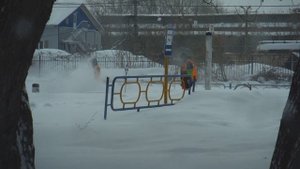 Работа по ручной обдувке стрелочных переводов от снега