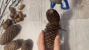 Осенние Поделки КАК СДЕЛАТЬ ОЛЕНЯ из еловых шишек и веток своими руками