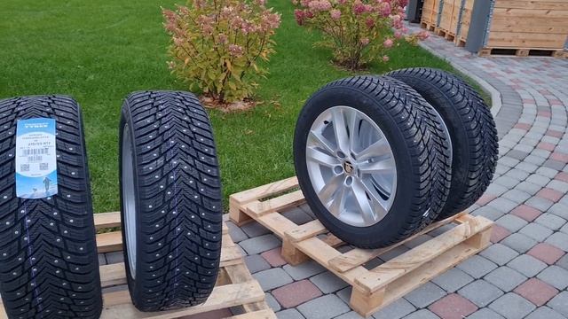 Купил себе для Škoda Superb новые зимние покрышки NOKIAN HAKKAPELIITTA 10, 215/55 R17 смотреть онлайн