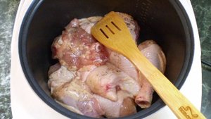 Тушеная курица с картошкой в мультиварке