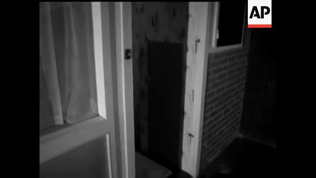 WEAR SOMETHING WHITE AT NIGHT смотреть онлайн