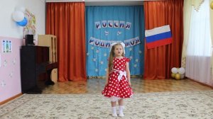 "Моя Россия", исполняет воспитанница детского сада.
