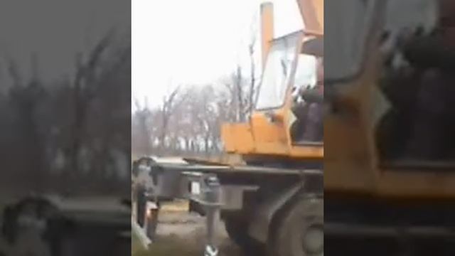 пацаны делают демонтаж плиты смотреть онлайн