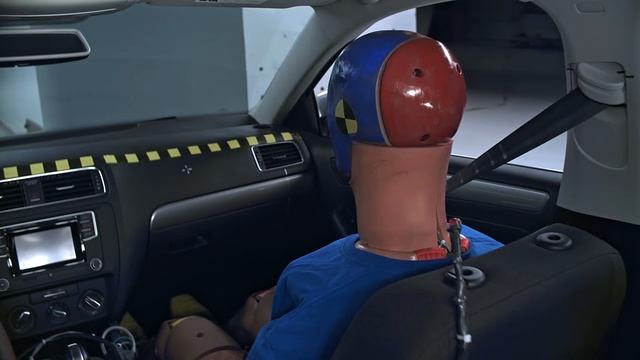 2017 Volkswagen Jetta passenger-side small overlap IIHS crash test смотреть онлайн