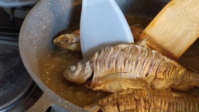 ЖАРЮ РЫБУ БЕЗ МУКИ ПО ОСОБОМУ.ТАК ВКУСНЕЕ,I FRY FISH WITHOUT FLOUR FOR A SPECIAL. SO DELICIOUS