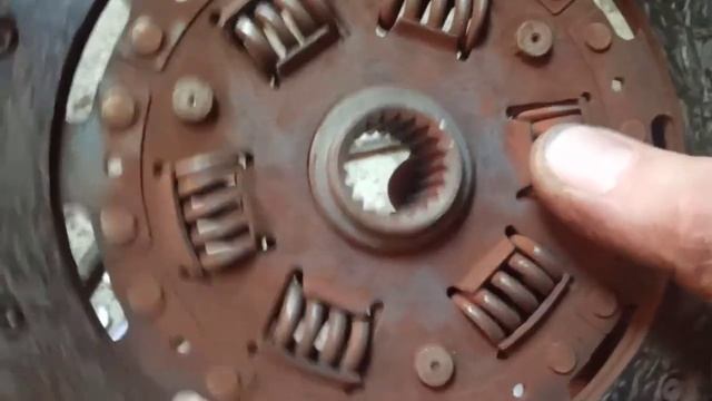 Заменил сцепление на Geely MK. (Демпферные пружины застучали) смотреть онлайн