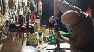 Как зафиксировать пыльник амортизаторов KAYABA, для форд фьюжн .