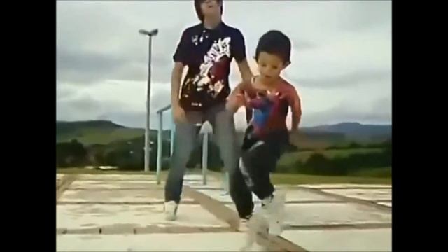 Классно мальчик танцует смотреть онлайн