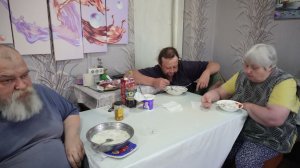 Едим пельмени всей семьёй ПОДВАЛ ИЛЬИЧА