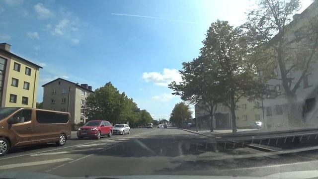 №575 ? Путешествуем на автомобиле. Пярну. Юбилейная поездка. Улицы. Мост... Новый-старый город смотреть онлайн