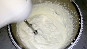 КАК СДЕЛАТЬ ГУСТЫЕ СЛИВКИ ИЗ МОЛОКА И МАСЛА.