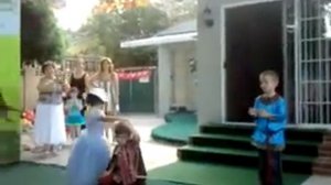 И стояли барышни у обочин...