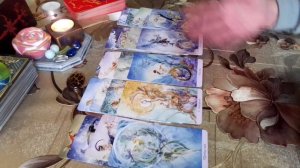 Что у него с женой? Что к вам? Расклад Таро (3 варианта) на развитие отношений в треугольнике