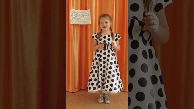 Маркелова Варвара, 6 лет, А.  Фет,  Мама, глянь-ка из окошка