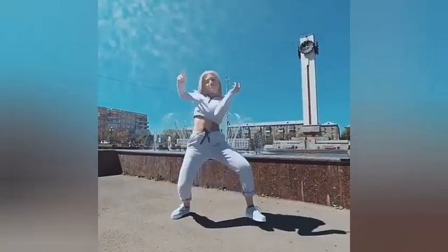 Танец под песню Мэвл-Патамушка #танец#мэвл#патамучто#патамушка#костюм#dance смотреть онлайн