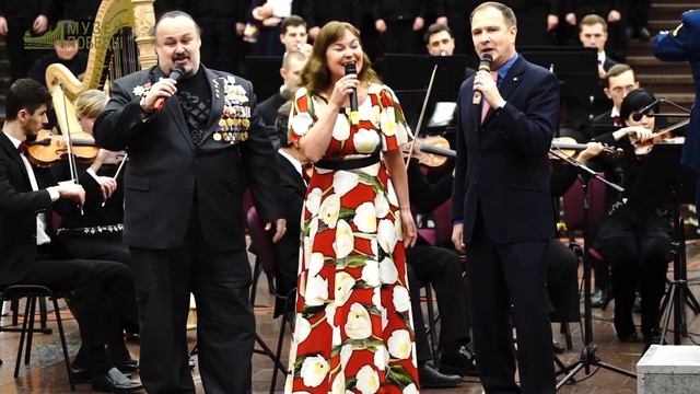 Более 700 человек исполнили песню "Катюша" в Музее Победы.