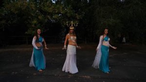 Танец с крыльями и канделябром