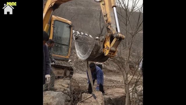 The poor guy renovated the ancestral house & yards left by his grandfather to live in смотреть онлайн