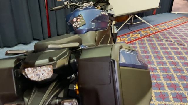 SUZUKI GSX-S1000 GT (2022) Walk Around | Suzuki GSX-S1000GT 2022 Launch | Visordown.com смотреть онлайн