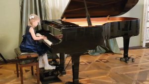 Эдвард Григ «Танец из Йольстера» (Рине 8 лет)