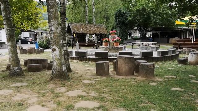 Пью кофе в собственном кафе) Герани цветут. Река смотреть онлайн