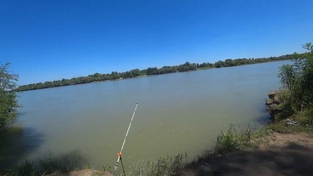 Станица северская рыбалка. Рыбалка на карасунах в краснодаре. Река кубань ловля рыбы. Рыбалка на реке кубань в краснодаре. Озеро жаренский.