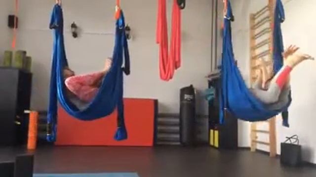 Йога в гамаках airyoga c Ирой Сидневой. смотреть онлайн