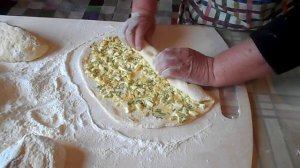 Пампушки с яйцом и зеленым луком