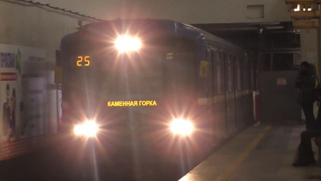Прибытие электропоезда 81-717/714(ММЗ) на станцию Пушкинская смотреть онлайн