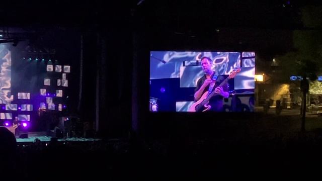 Dave Grohl rocks double neck guitar for 1st time! смотреть онлайн