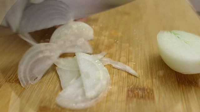 Ein einfaches und leckeres Rezept für Kartoffeln mit Speck und Eiern. смотреть онлайн