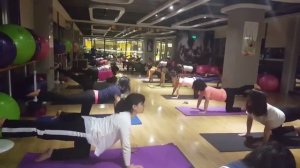 Йога в Китае Yoga class in China