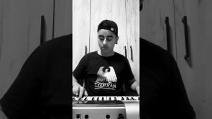 Армянская песня сев сев ачер на синтезаторе