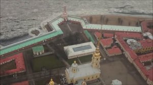 Полет на вертолете над центром Санкт-Петербурга