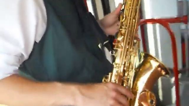 В трамваї під джазову музику від Романа Фещака..Золотий саксофон! смотреть онлайн