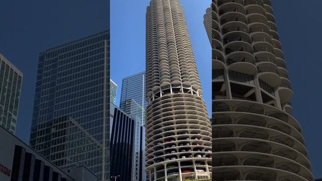 Chicago Marina City and Chicago River