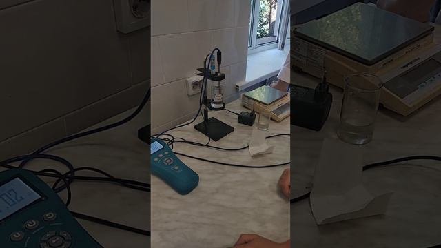 Ход работы с PH метром в областной лаборатории.
