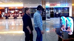 Прикол шлем Oculus Rift. Oculus Rift парень в шоке. Очки виртуальной реальности жесть