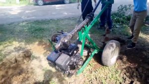 Самодельный бур из китайского двигателя и жигулевских редукторов! Зверь! Бур Коновалова