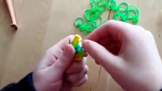 как сплести из резинок туфельки для куклы, мастер-класс от дочки! смотреть онлайн